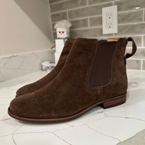 L.L. Bean Suede Leather Chelsea Boots. Women’s size 9 D. Color Brown
